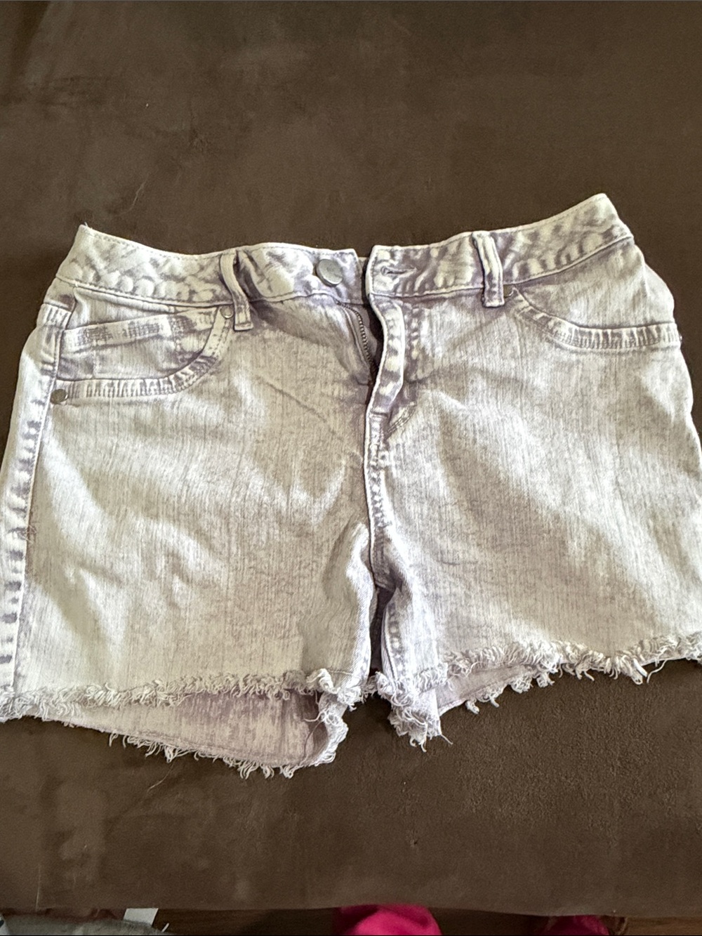 1822 Denim Light Gray Washed Frayed Hem Jean Shorts